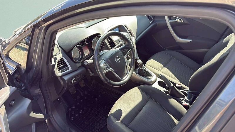 Opel Astra J SPORTS TOURER ENJOY A17DTR M - fotka 12 z 21