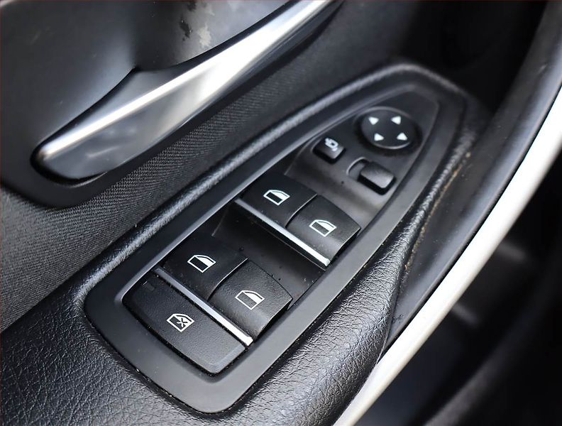 BMW Řada 3 (2019) 318 d, Automat, Serv.kniha - fotka 16 z 19