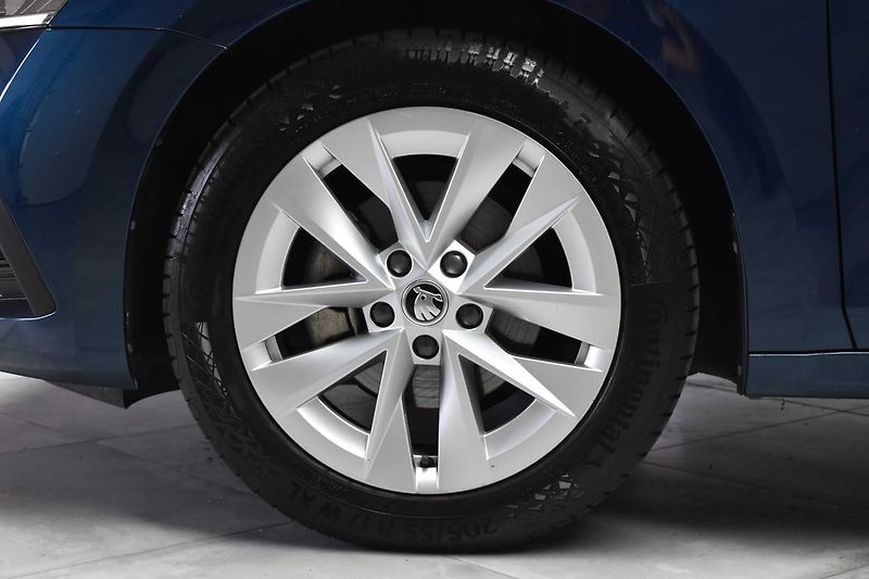Škoda Octavia 2.0 TDI DSG*ACC*PO ROZVODECH* - fotka 28 z 35