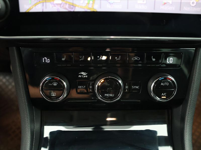 Škoda Superb 1,5 TSI 110kW CZ Xenon Navi - fotka 21 z 29