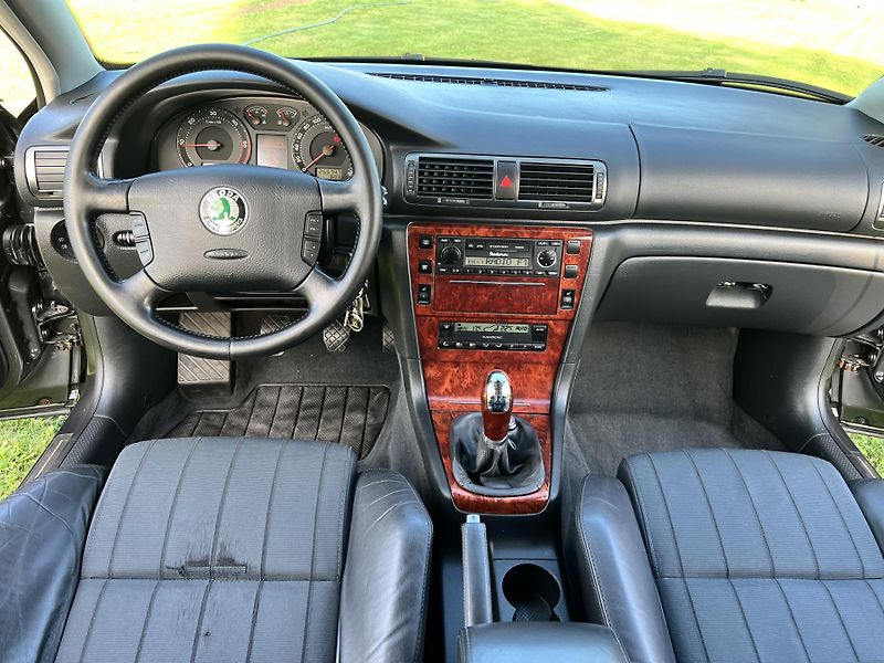 Škoda Superb 1.9TDI 96KW,KůŽE,XENONY,TZ - fotka 33 z 42