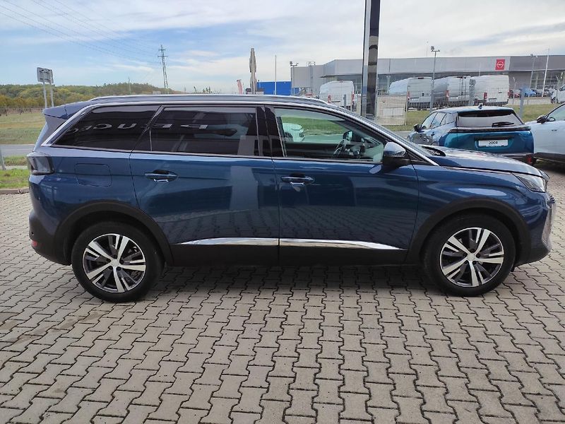 Peugeot 5008 (2021) ALLURE 1.2 MAN6 130k TZ DPH - fotka 8 z 34