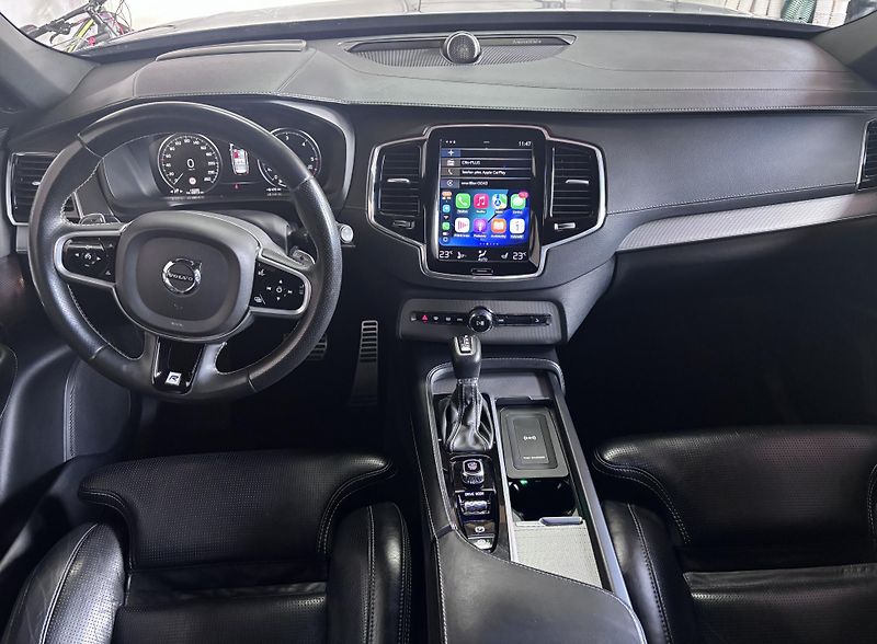 Volvo XC90 (2019) Volvo XC90 R-Design AWD | B&W  - fotka 22 z 31