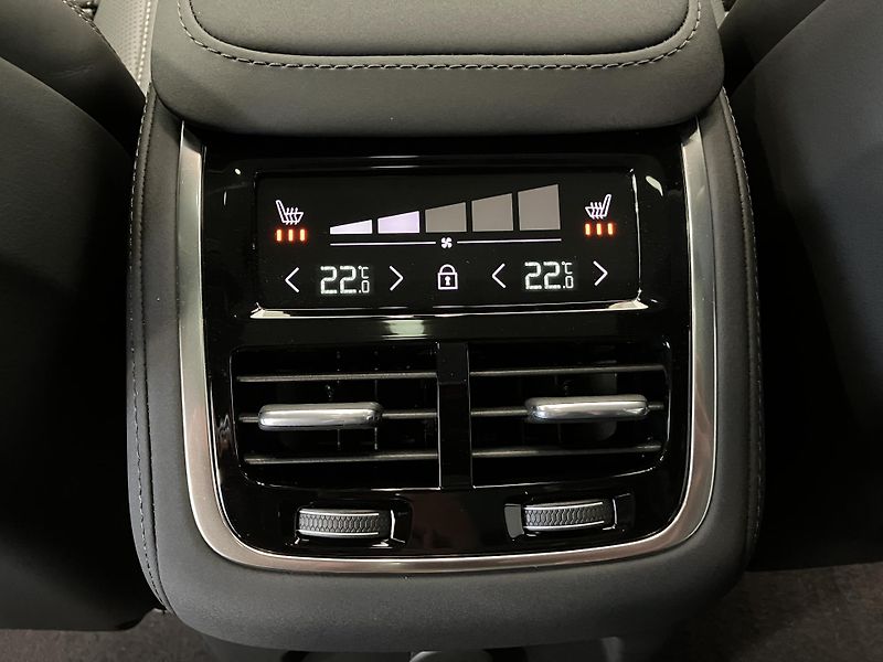 Volvo XC90 T8 eAWD Ultra BE - REZERVACE - fotka 18 z 43