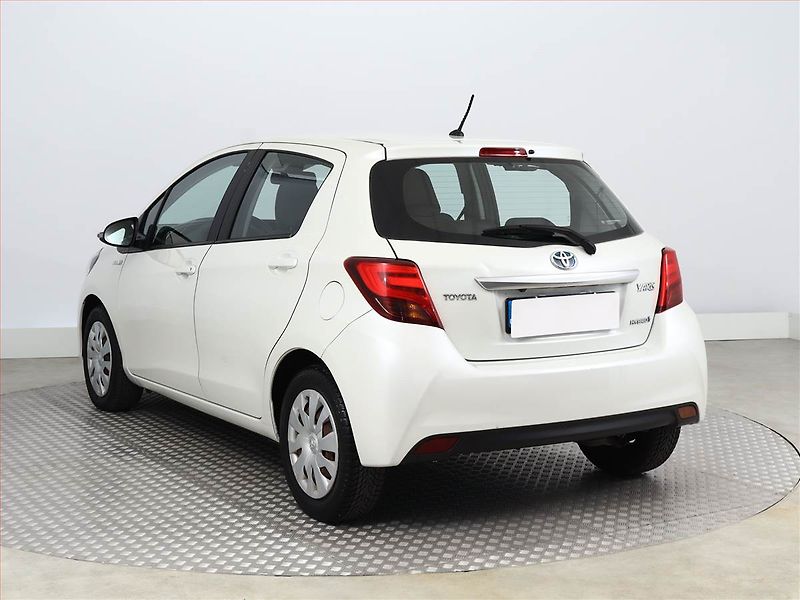 Toyota Yaris (2015) 1.5 Hybrid, Automat, Navi - fotka 4 z 17