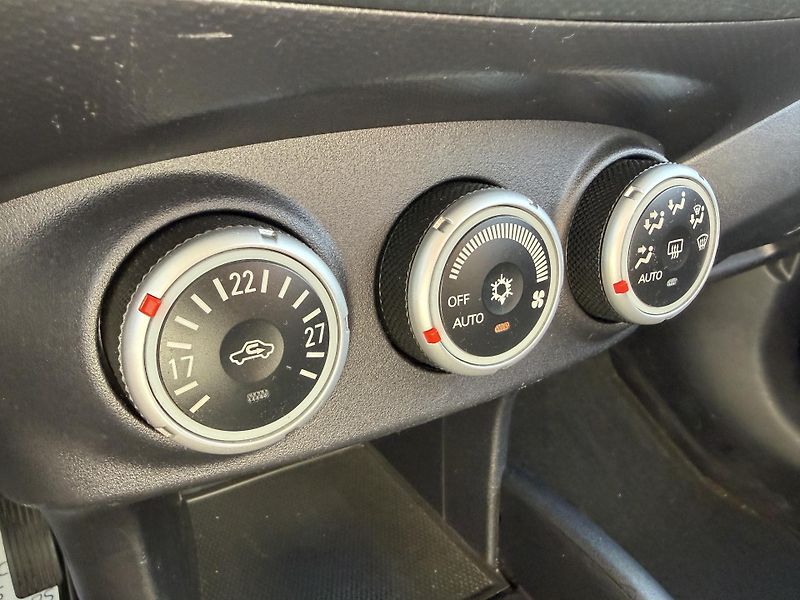 Citroën C-Crosser 2.2 HDI 4X4 MANUAL 7-MÍST ČR - fotka 20 z 34