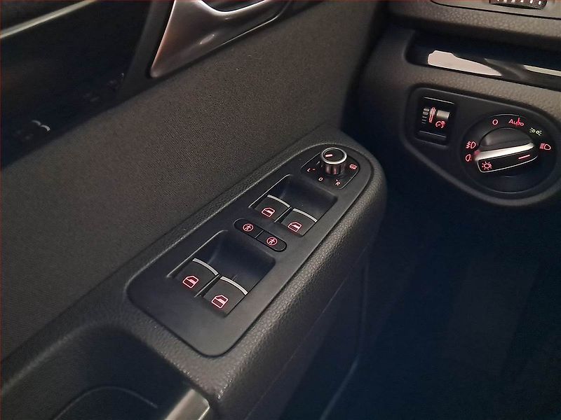 Seat Alhambra (2012) 2.0 TDI, Automat, 7 míst, Navi - fotka 20 z 21