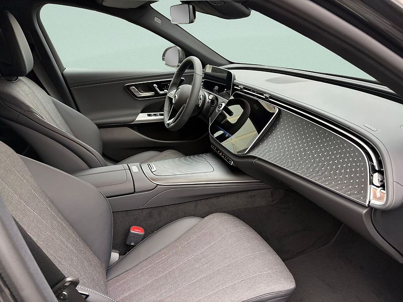Mercedes-Benz Třídy E E 220 d 4MATIC - fotka 13 z 16