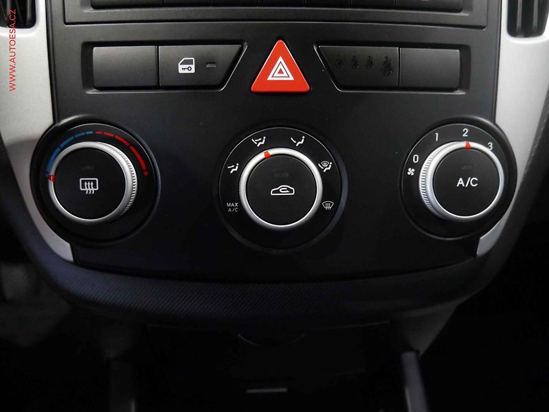 Kia Ceed (2012) 1.6i, ČR, AC - fotka 15 z 16