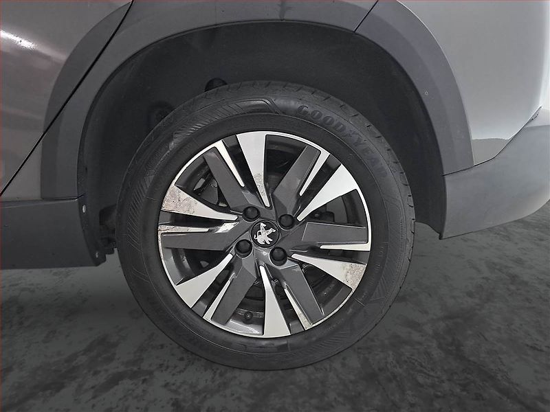 Peugeot 2008 (2018) Allure 1.2 PureTech - fotka 15 z 18