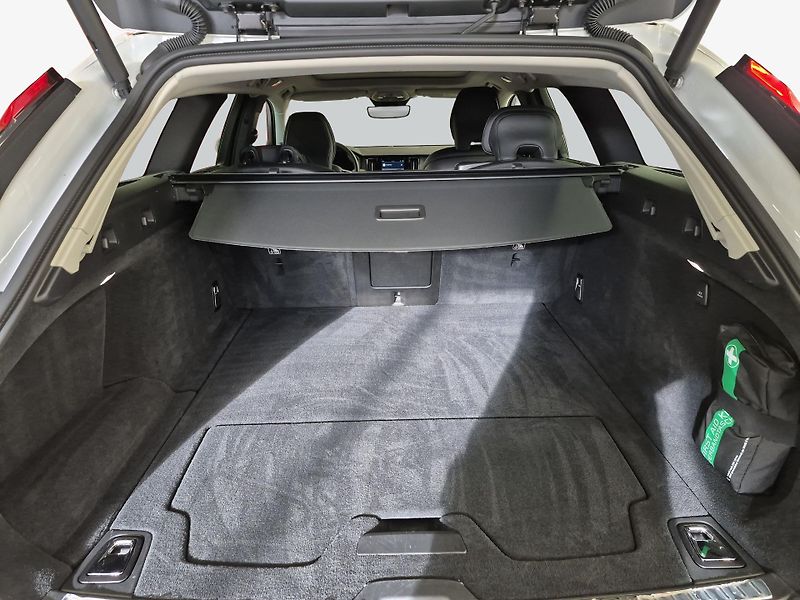 Volvo V90 T6 AWD Plus Bright #Four-C - fotka 8 z 15