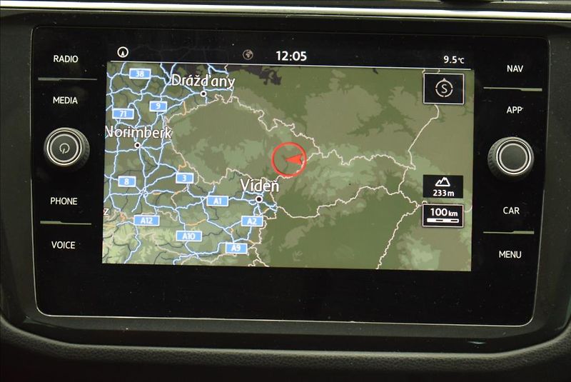 Volkswagen Tiguan 2,0 TDi, virtual,pano,navi, - fotka 20 z 44