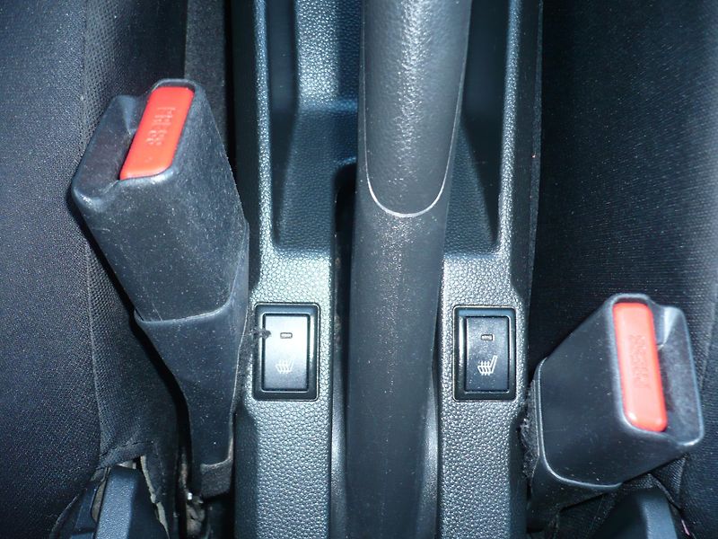 Suzuki Ignis (2018) 1.2i 66Kw 4x4 Klima - fotka 13 z 31