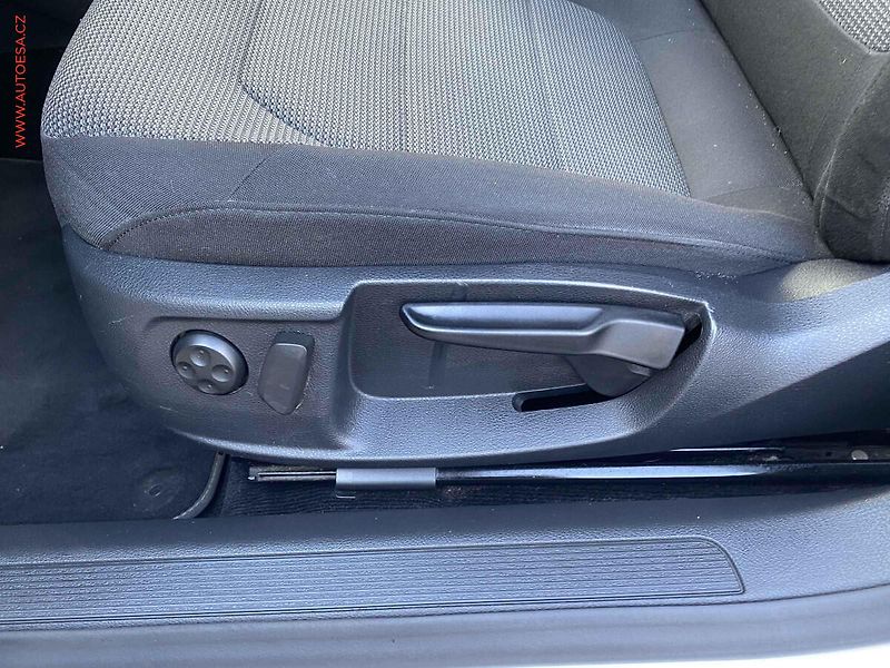 Volkswagen Passat (2014) 2.0 TDI, servis.kniha - fotka 14 z 17
