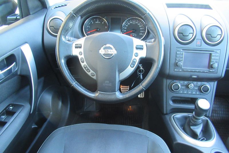 Nissan Qashqai 1.5 DCi PANORAMA NAVI TAŽNÉ - fotka 10 z 33