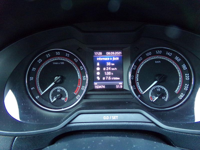 Škoda Octavia 2,0 COMBI RS 135kW BLACK EDITI - fotka 12 z 24