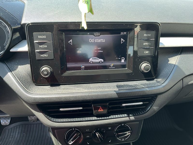 Škoda Fabia 1.0 MPi Ambition Plus 59 kW - fotka 19 z 34