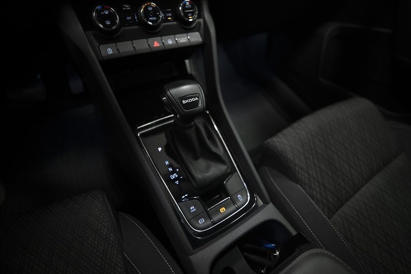 Škoda Karoq 2,0 TDI DSG KEYLESS VÝHŘEV ČR - fotka 21 z 38