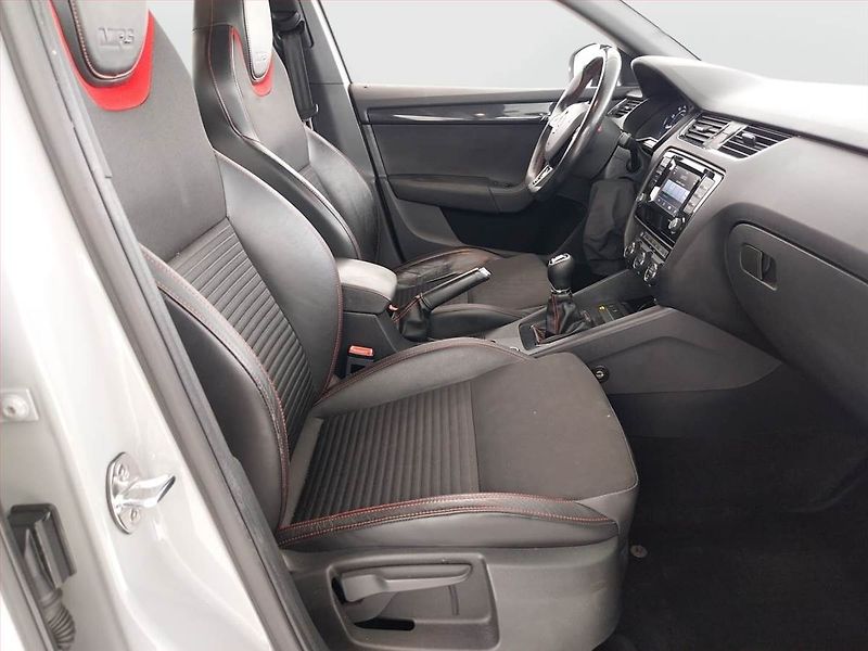 Škoda Octavia (2014) RS 2.0 TSI, Bi-Xenony - fotka 9 z 22