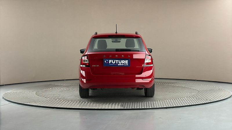 Škoda Fabia 1.0 TSI Ambition Combi - fotka 5 z 24