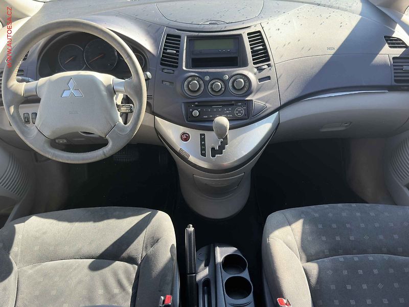 Mitsubishi Grandis (2004) 2.4i, AT, AC - fotka 8 z 17