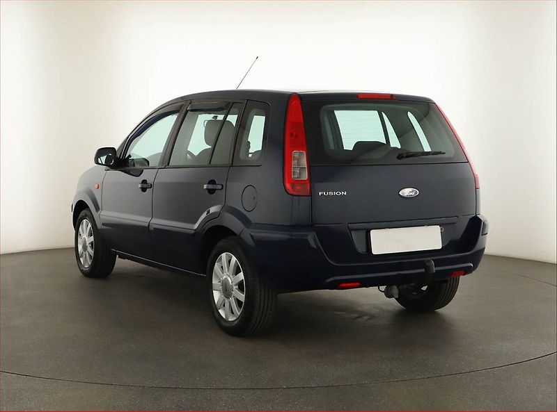 Ford Fusion (2010) 1.4, po STK, Tažné, v provozu - fotka 4 z 12