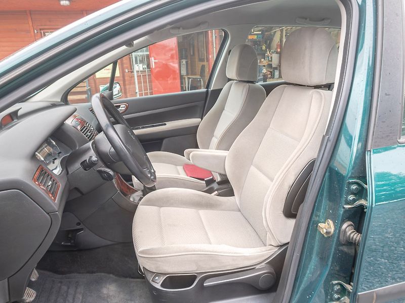 Peugeot 307 (2006) 1.6i 16V 80KW – VÝHŘEV SED - fotka 15 z 38