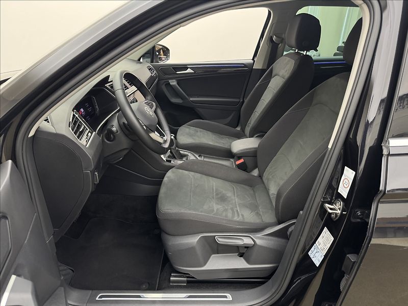 Volkswagen Tiguan 2,0 DSG DPH ACC NZTOP VC TAŽNÉ - fotka 38 z 49