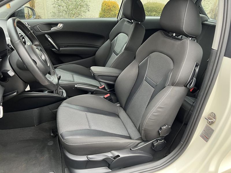 Audi A1 1.2TFSI 63KW,KůŽE,NAVI,2xALU - fotka 13 z 42