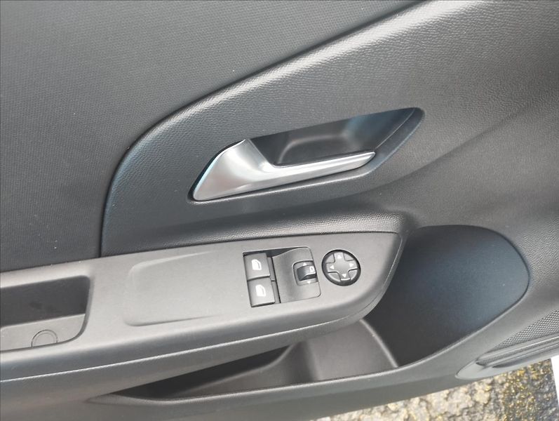 Opel Corsa 0,0 E 100 KW - fotka 17 z 18