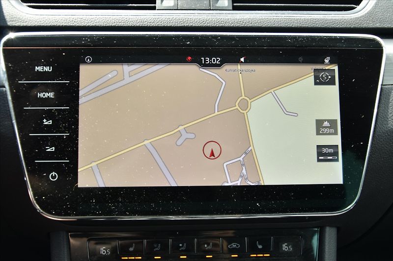 Škoda Superb 2.0TDI STYLE TAŽNÉ 1.MAJ. ČR - fotka 19 z 27