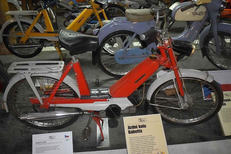 Motokola byla v různých obdobích velmi oblíbeným dopravním prostředkem. Toto je vůbec první český produkt tohoto druhu