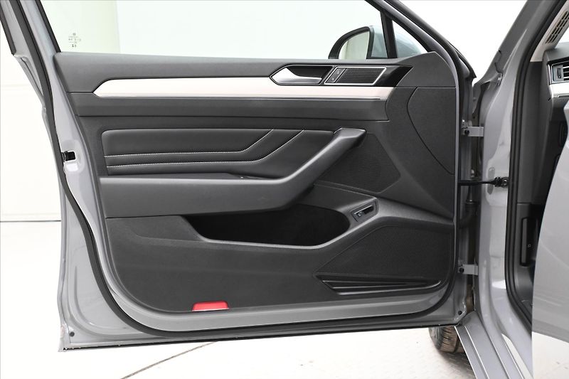 Volkswagen Passat 2,0 TDI 110 kW DSG Elegance Zá - fotka 25 z 33