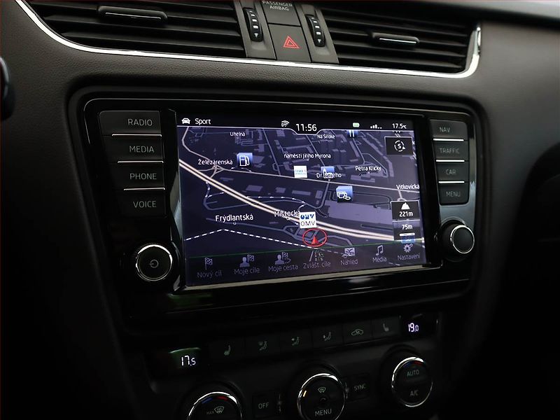 Škoda Octavia (2015) Laurin&Klement 2.0 TDI, 4X4 - fotka 15 z 21