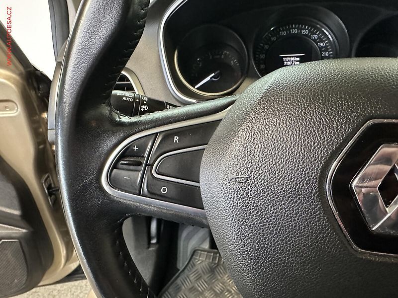 Renault Mégane (2018) 1.6 i, ČR, AC, tempo, park - fotka 12 z 22