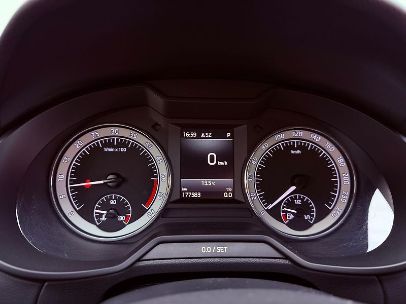 Škoda Octavia 2.0 TDi DSG 4x4 Ambition+ - fotka 20 z 32