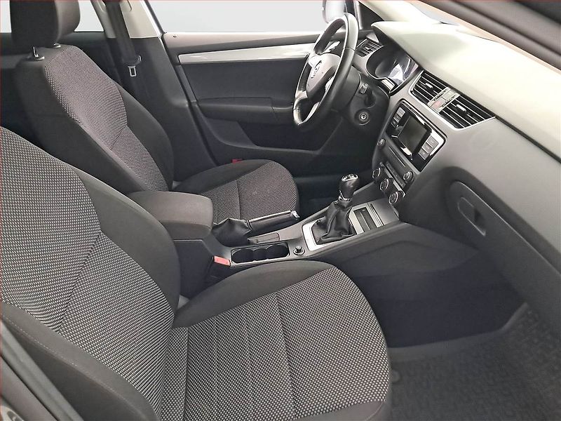 Škoda Octavia (2015) 1.6 TDI, Tempomat - fotka 9 z 18