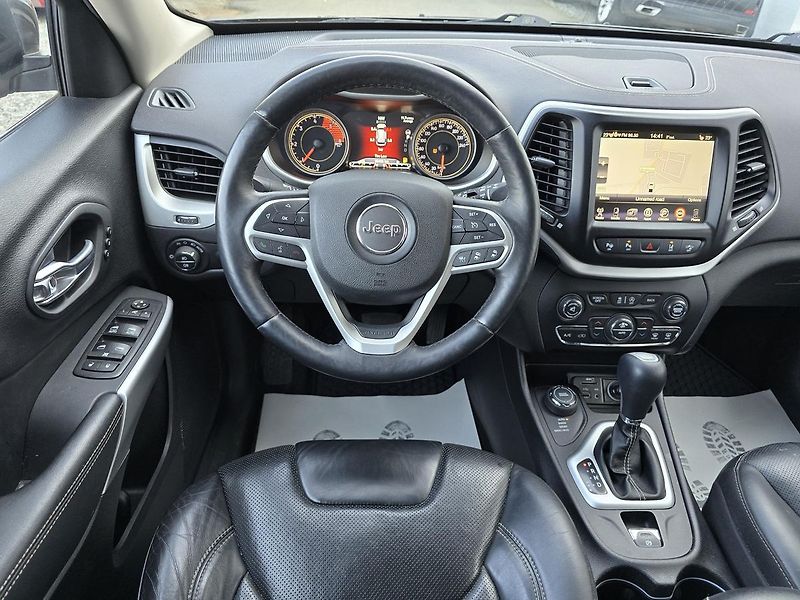 Jeep Cherokee 147kW 4x4 LIMITED KŮŽE NAV - fotka 8 z 49