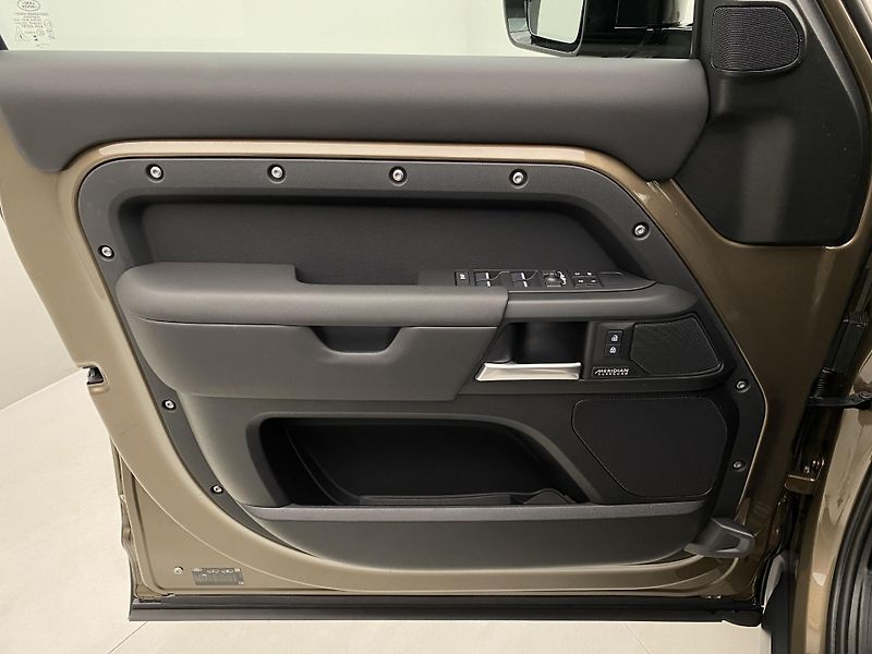Land Rover Defender (2026) 110 D350 X-DYNAMIC HSE AWD AUT - fotka 7 z 56