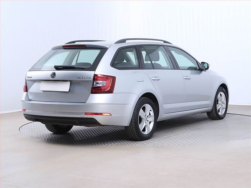 Škoda Octavia (2019) Ambition 1.5 TSI, ČR,1.maj - fotka 5 z 16