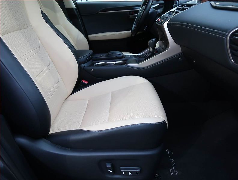 Lexus NX 300h (2016) 300h - fotka 9 z 17
