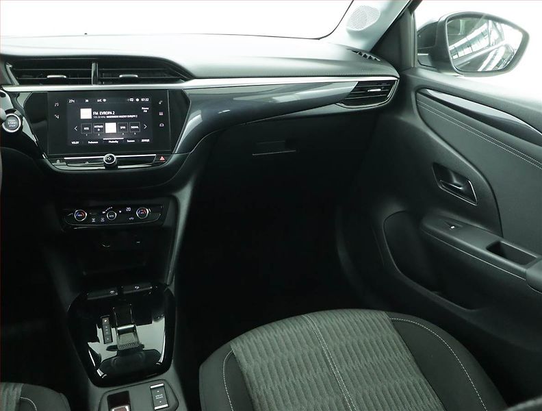Opel Corsa (2023) Elegance 50 kWh, SoH 100% - fotka 8 z 19