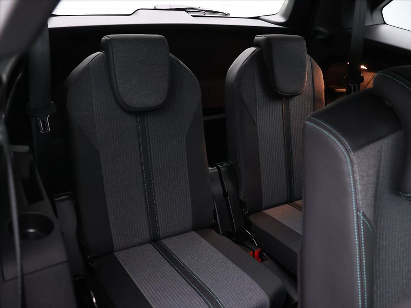 Peugeot 5008 1,2 PT 96kW Allure 7-Míst CZ - fotka 13 z 32