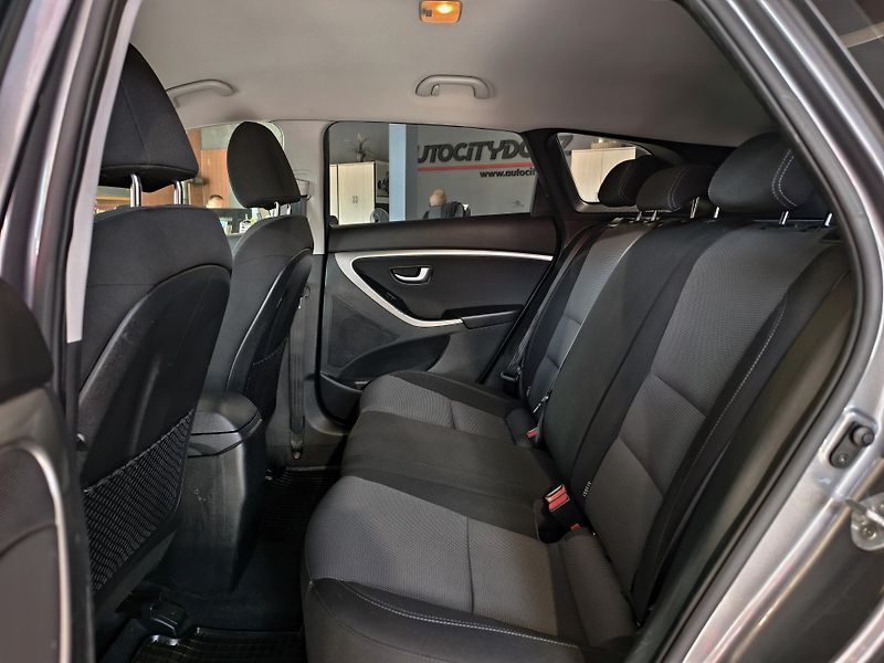 Hyundai i30 1.6 GDi 88kW KAMERA VÝHŘEVY ČR - fotka 10 z 23