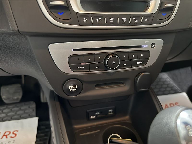 Renault Mégane 1,6   i LIMITED NAVI VÝHŘEV - fotka 15 z 28