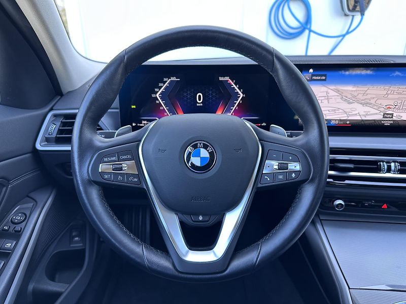 BMW Řada 3 318i Touring - fotka 9 z 24