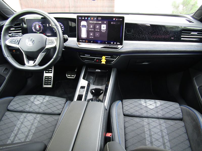 Volkswagen Passat Variant (2024) 2.0 TDI 110kW DSG R-Line - fotka 15 z 47