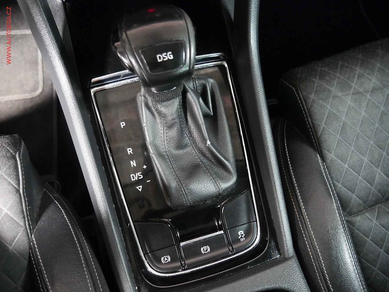 Škoda Karoq (2018) 1.6 TDi, Style, DSG, kůže - fotka 20 z 22