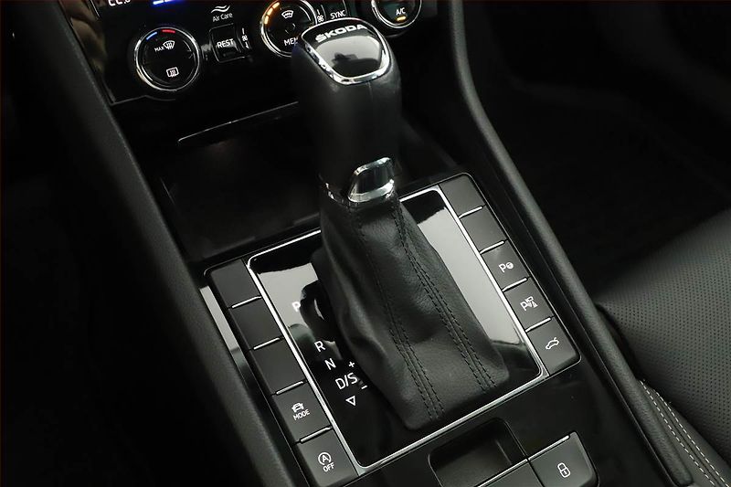 Škoda Superb (2023) Laurin&Klement 2.0 TDI - fotka 17 z 20