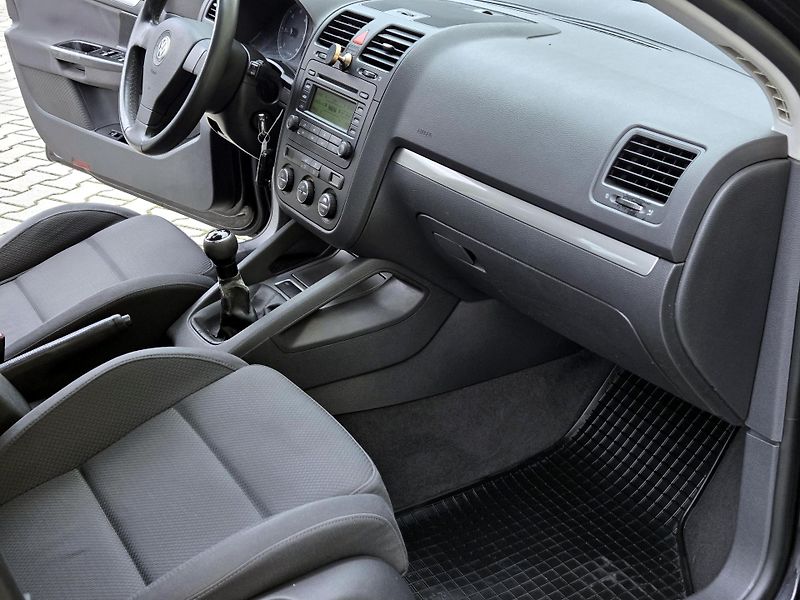 Volkswagen Golf TDi 103kW SPORT,ROZVODY - fotka 21 z 33